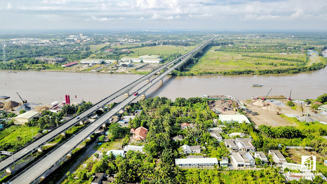 Nhận thức tầm quan trọng của hạ tầng giao thông và thực trạng nhiều cầu đường còn yếu kém, thiếu kết nối nên tỉnh Long An đã ưu tiên đầu tư khoảng 46% nguồn vốn vào lĩnh vực này.